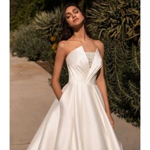 Pronovias Pheobe Ball Gown NWT size 4 **STILL SOLD IN STORES**